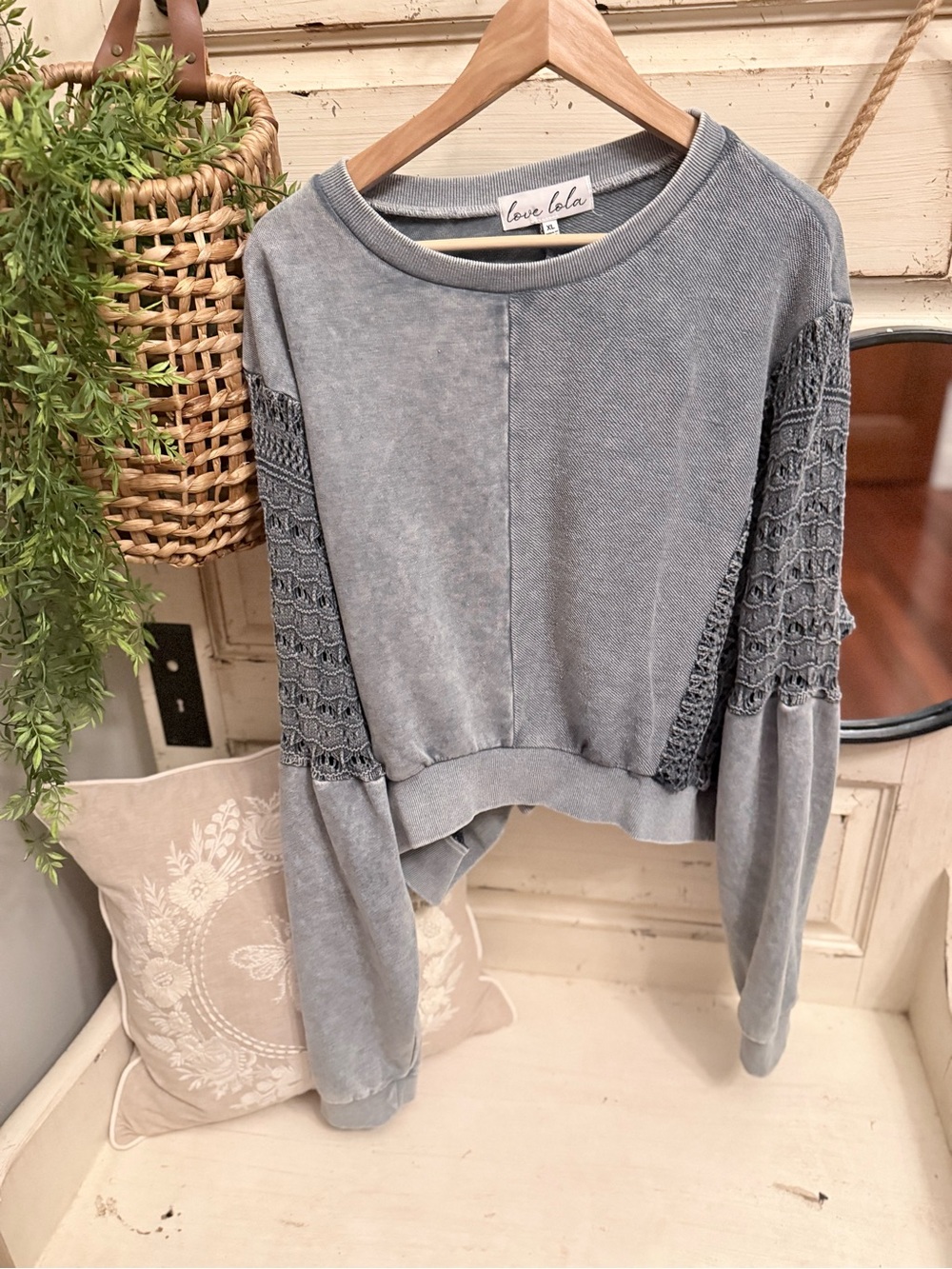Women's acid Washed Crochet-Sleeve Pullover